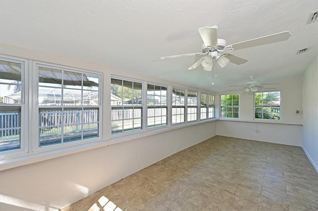 For Sale: $400,000 (3 beds, 2 baths, 1516 Square Feet)