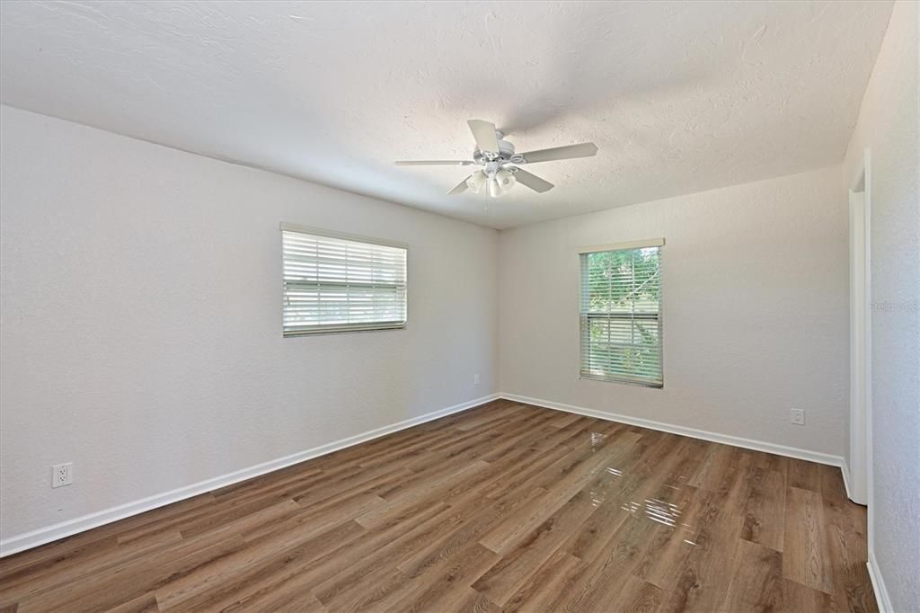 For Sale: $400,000 (3 beds, 2 baths, 1516 Square Feet)