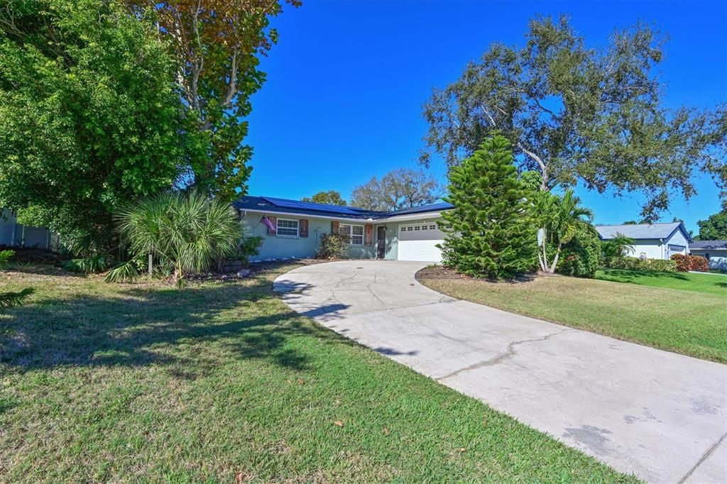 For Sale: $400,000 (3 beds, 2 baths, 1516 Square Feet)