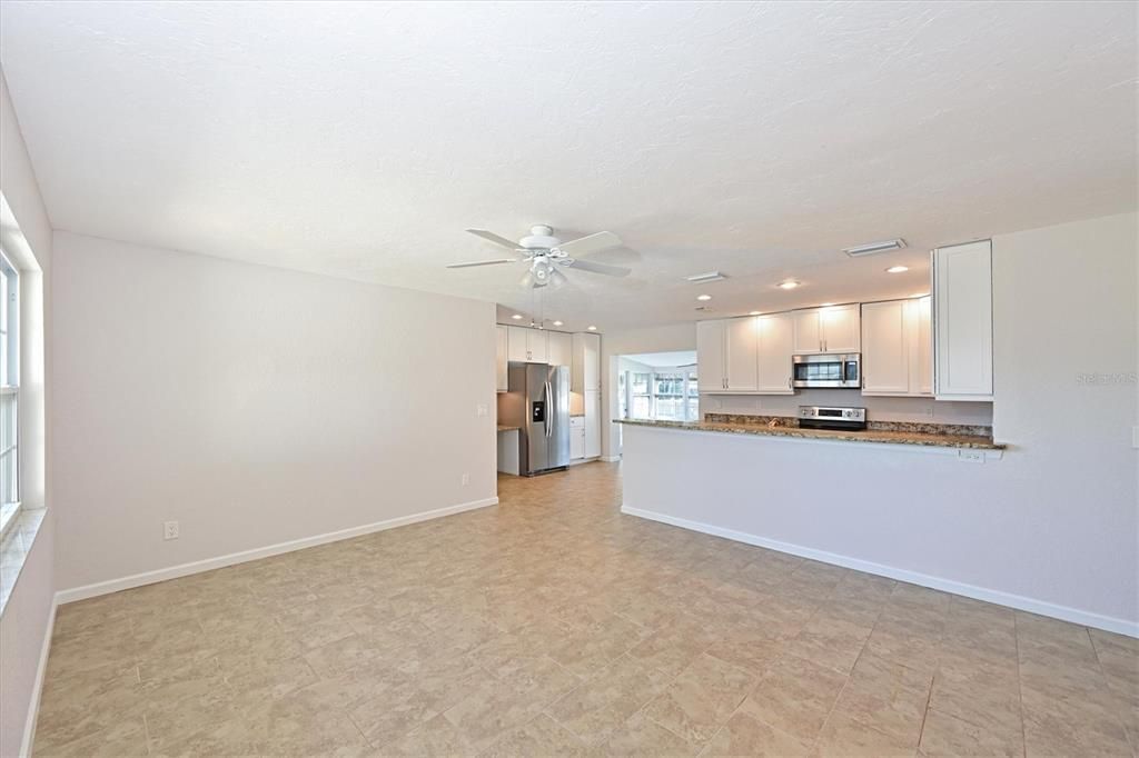 For Sale: $400,000 (3 beds, 2 baths, 1516 Square Feet)