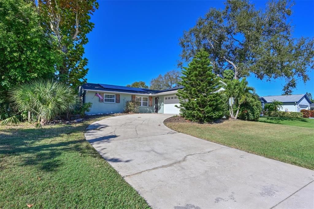 For Sale: $400,000 (3 beds, 2 baths, 1516 Square Feet)