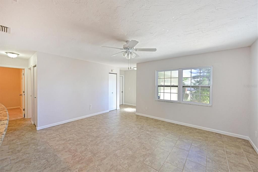 For Sale: $400,000 (3 beds, 2 baths, 1516 Square Feet)