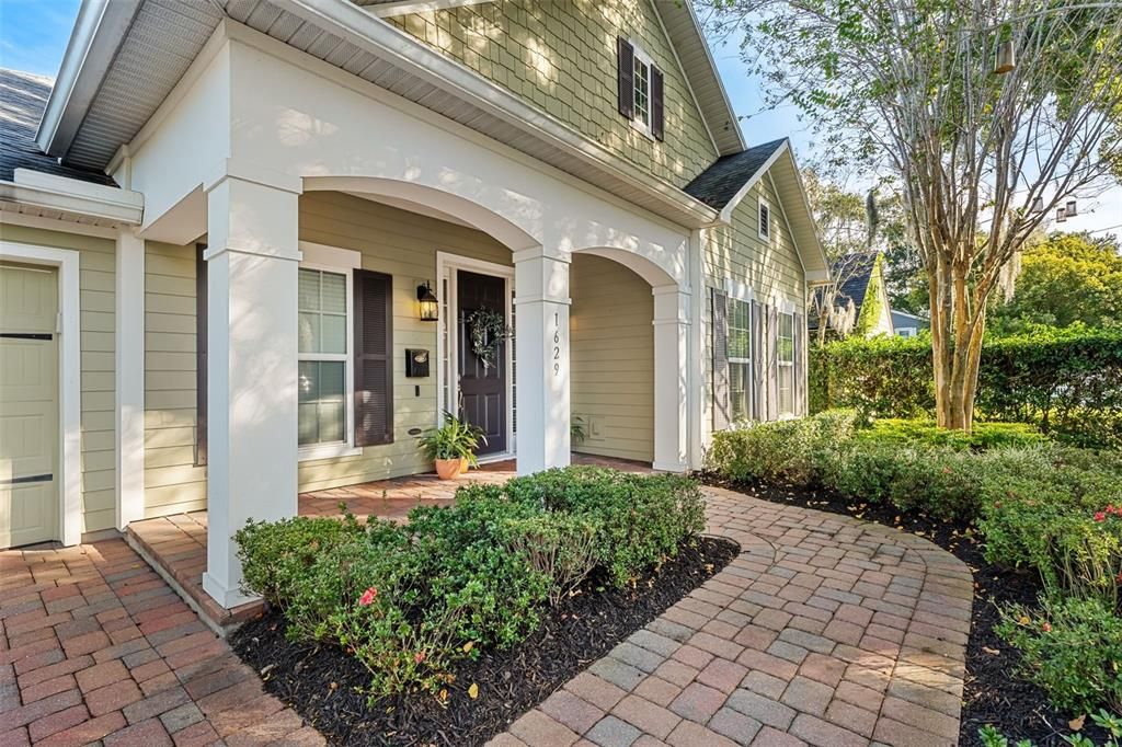 Под контрактом: $1,250,000 (4 спален, 4 ванн, 3805 Квадратных фут)