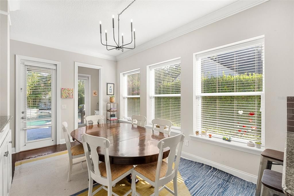 Под контрактом: $1,250,000 (4 спален, 4 ванн, 3805 Квадратных фут)