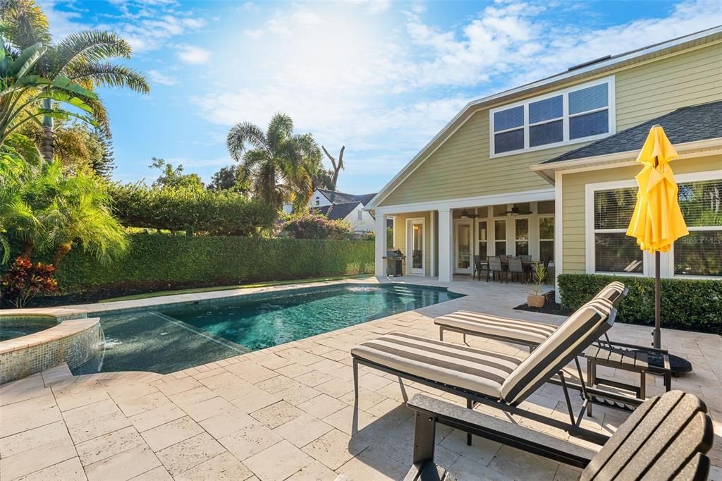 Под контрактом: $1,250,000 (4 спален, 4 ванн, 3805 Квадратных фут)