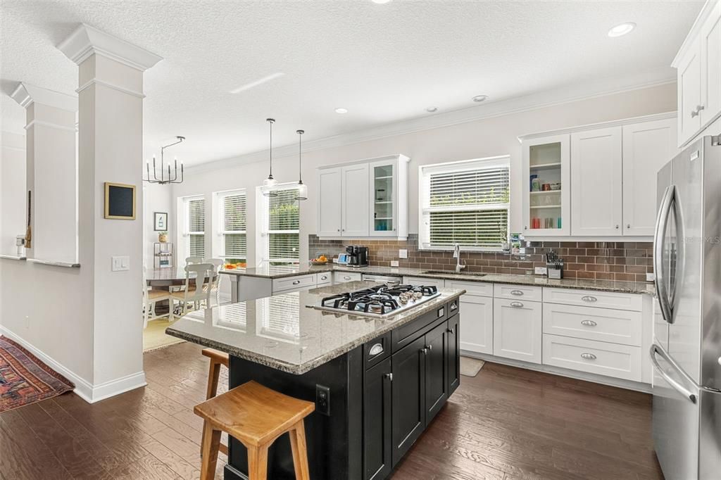 Под контрактом: $1,250,000 (4 спален, 4 ванн, 3805 Квадратных фут)