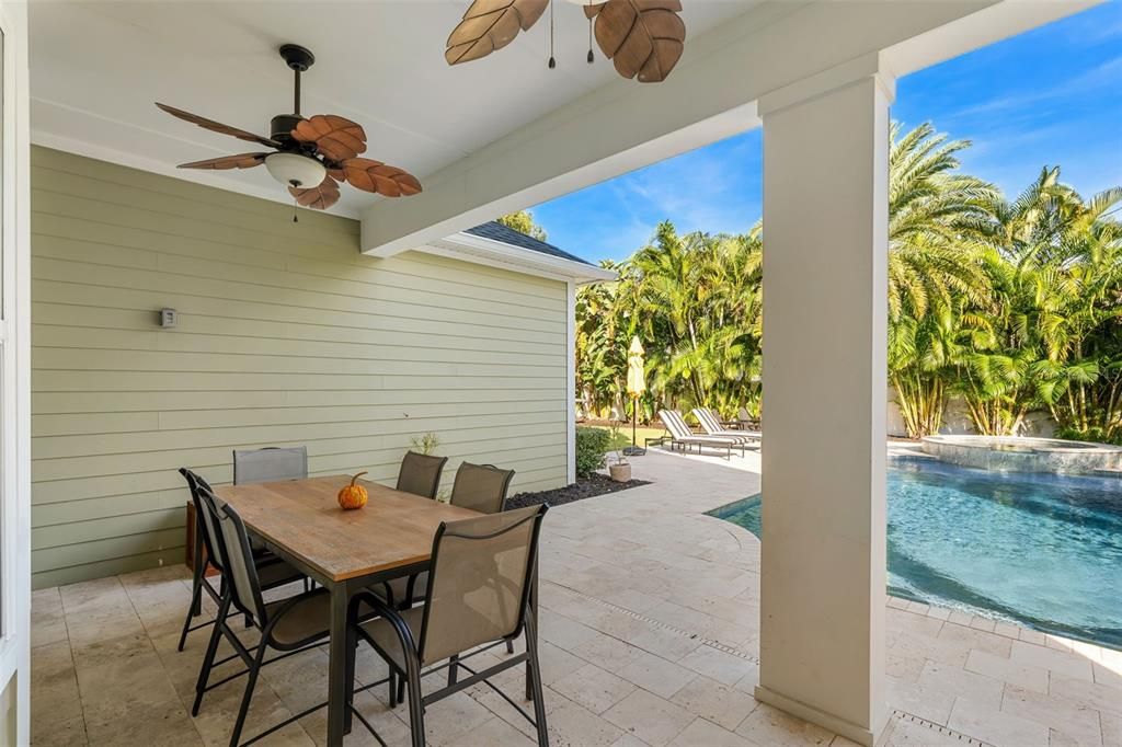 Под контрактом: $1,250,000 (4 спален, 4 ванн, 3805 Квадратных фут)