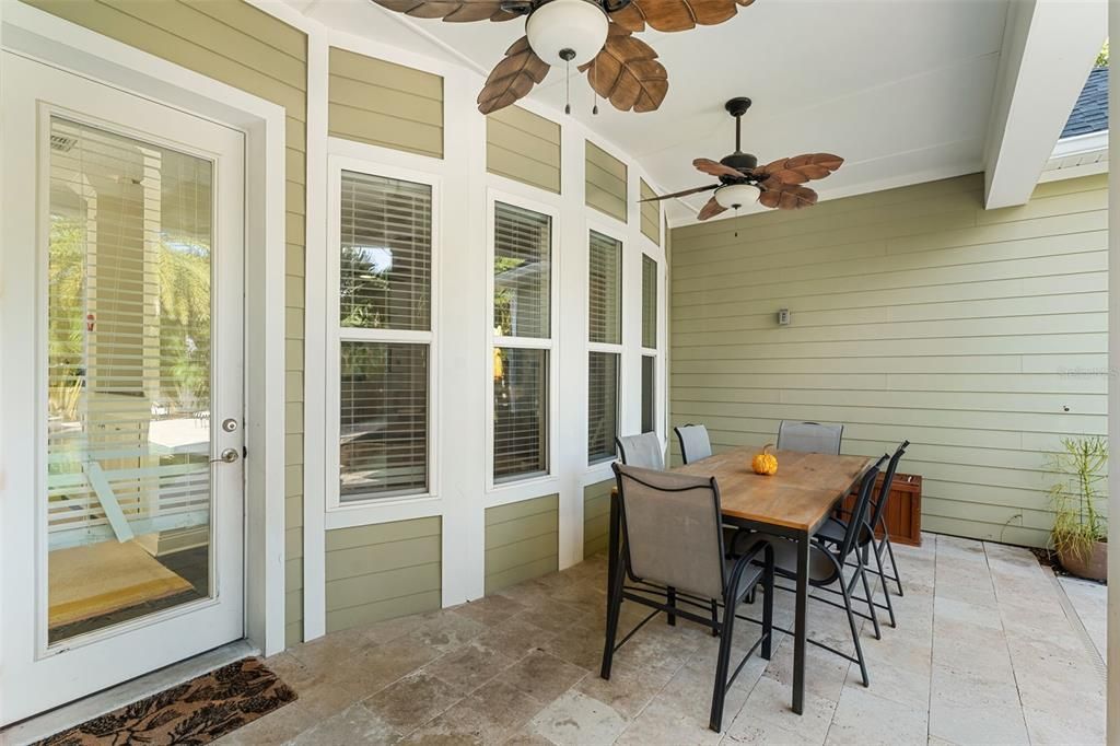 Под контрактом: $1,250,000 (4 спален, 4 ванн, 3805 Квадратных фут)