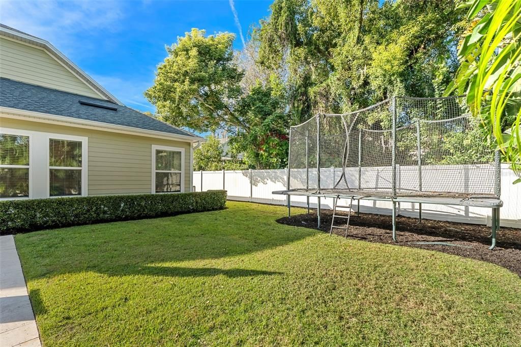 Под контрактом: $1,250,000 (4 спален, 4 ванн, 3805 Квадратных фут)