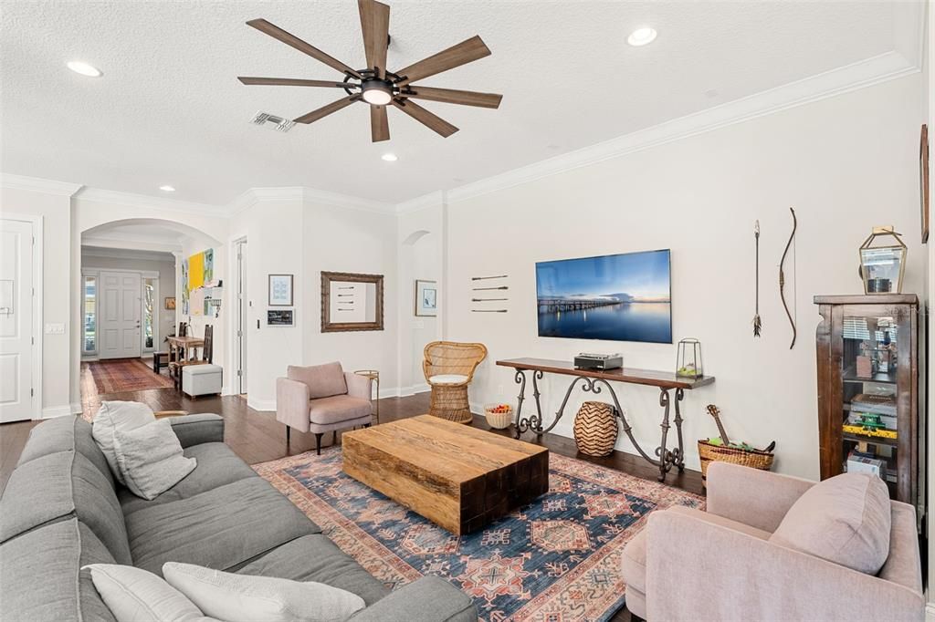 Под контрактом: $1,250,000 (4 спален, 4 ванн, 3805 Квадратных фут)