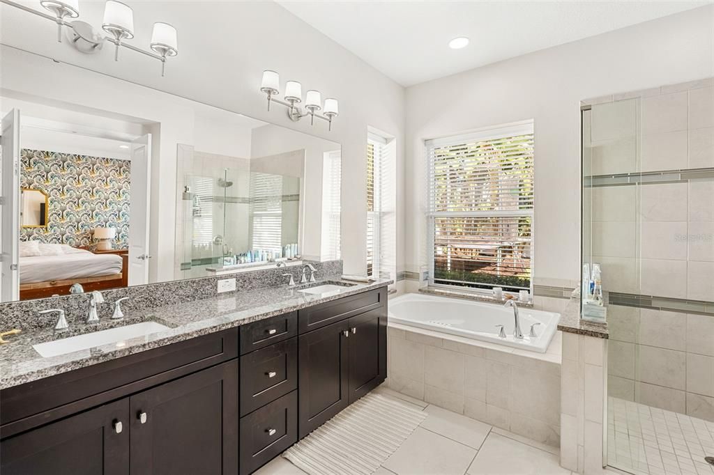 Под контрактом: $1,250,000 (4 спален, 4 ванн, 3805 Квадратных фут)