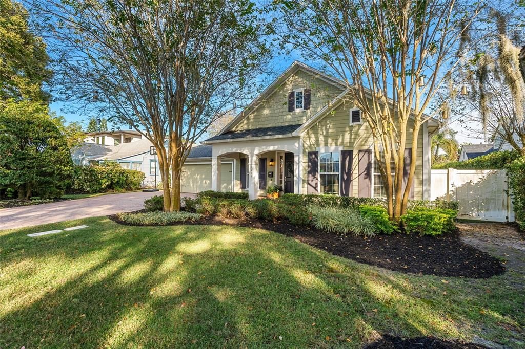 Под контрактом: $1,250,000 (4 спален, 4 ванн, 3805 Квадратных фут)