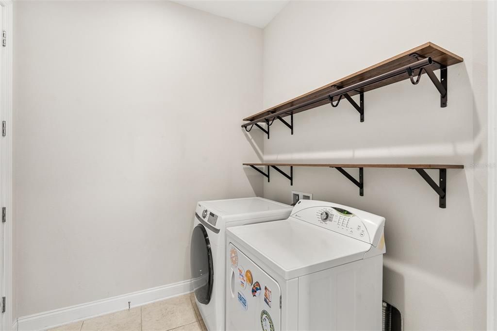 Под контрактом: $1,250,000 (4 спален, 4 ванн, 3805 Квадратных фут)