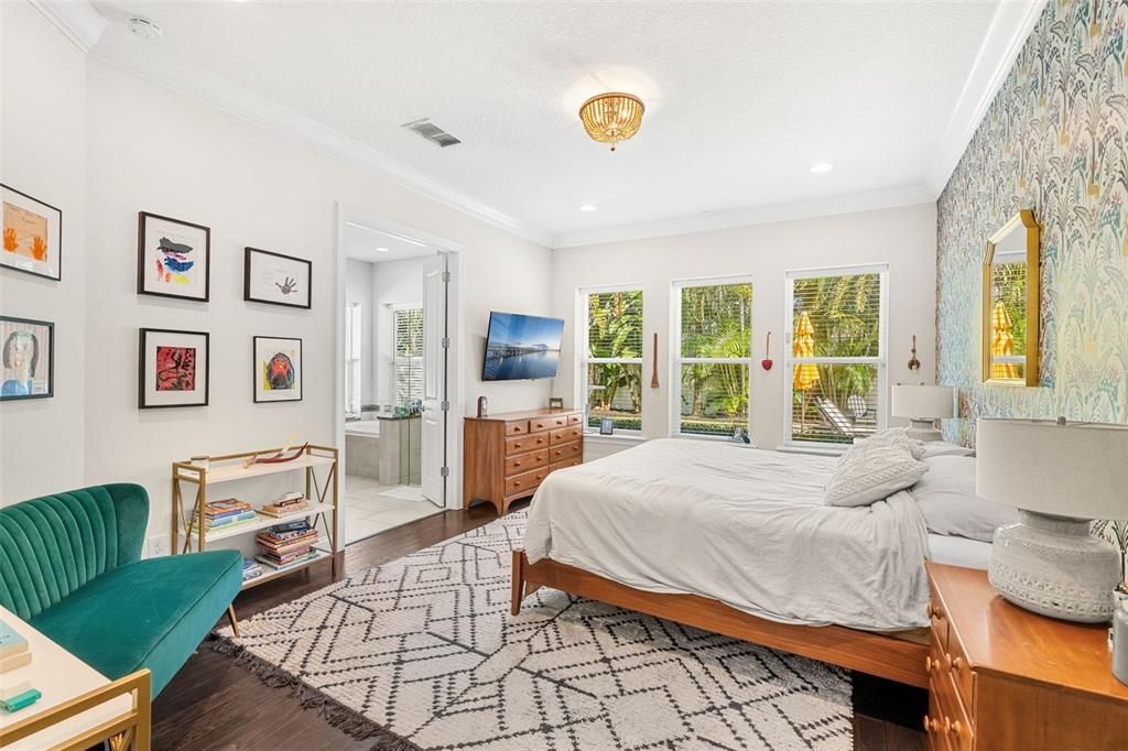 Под контрактом: $1,250,000 (4 спален, 4 ванн, 3805 Квадратных фут)