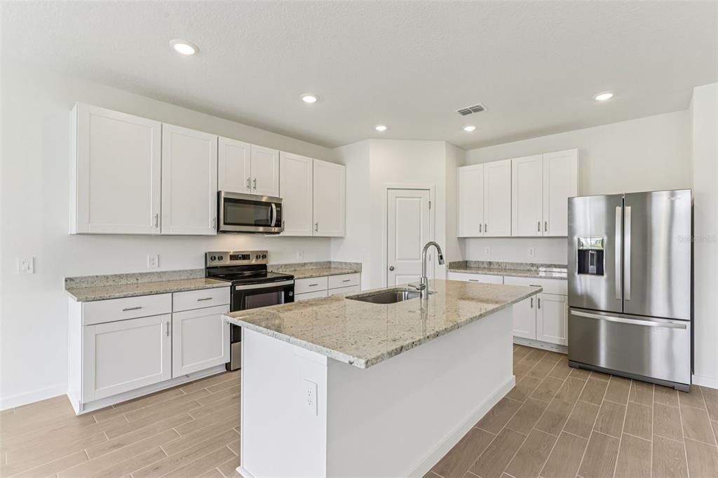 待售: $395,990 (4 贝兹, 3 浴室, 2193 平方英尺)