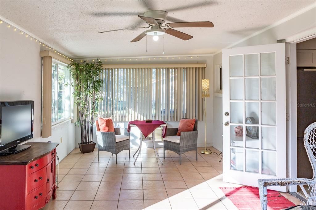 待售: $249,000 (2 贝兹, 1 浴室, 1226 平方英尺)