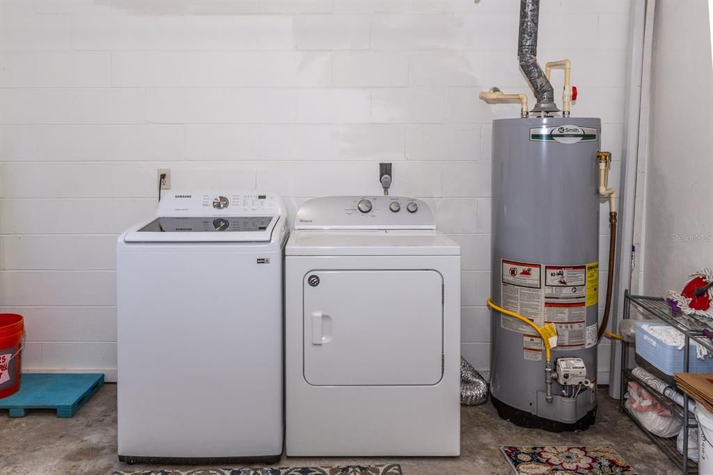 待售: $249,000 (2 贝兹, 1 浴室, 1226 平方英尺)