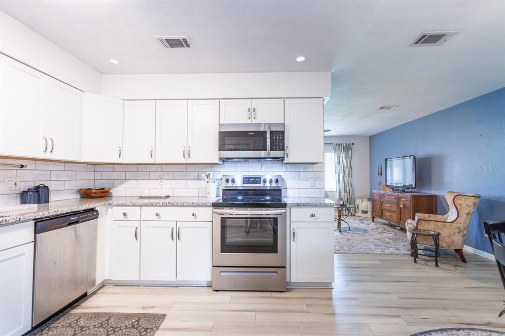 待售: $249,000 (2 贝兹, 1 浴室, 1226 平方英尺)