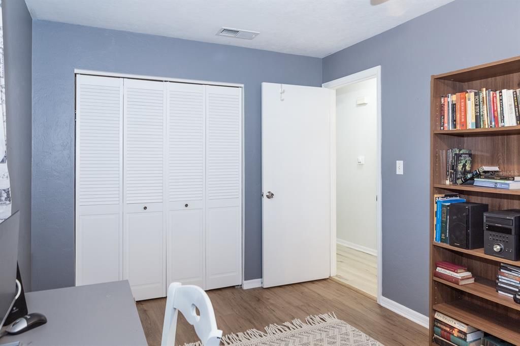 待售: $249,000 (2 贝兹, 1 浴室, 1226 平方英尺)