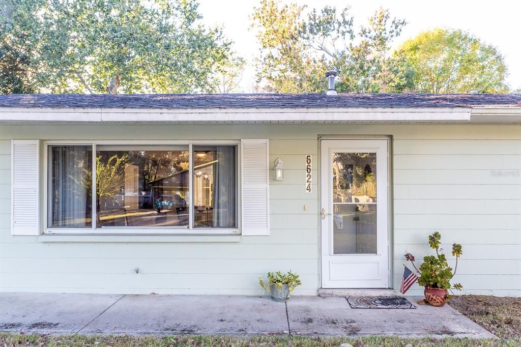 待售: $249,000 (2 贝兹, 1 浴室, 1226 平方英尺)