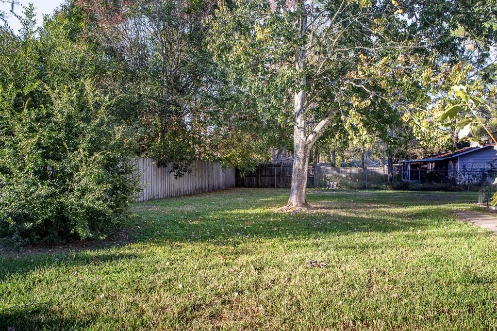 待售: $249,000 (2 贝兹, 1 浴室, 1226 平方英尺)