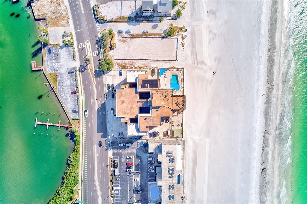 Под контрактом: $275,000 (1 спален, 1 ванн, 450 Квадратных фут)