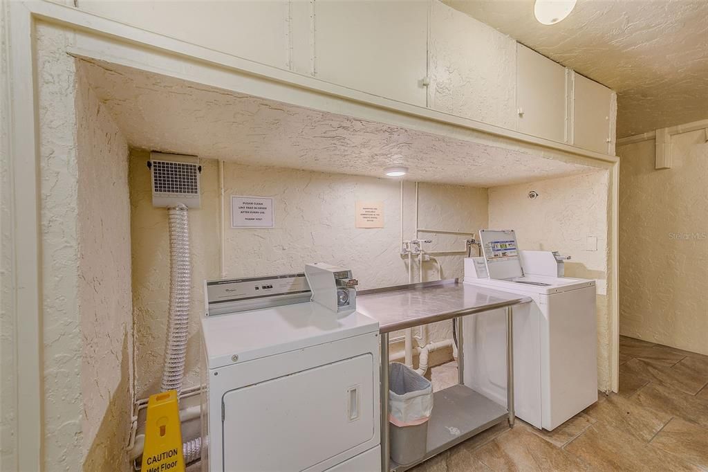 Под контрактом: $275,000 (1 спален, 1 ванн, 450 Квадратных фут)