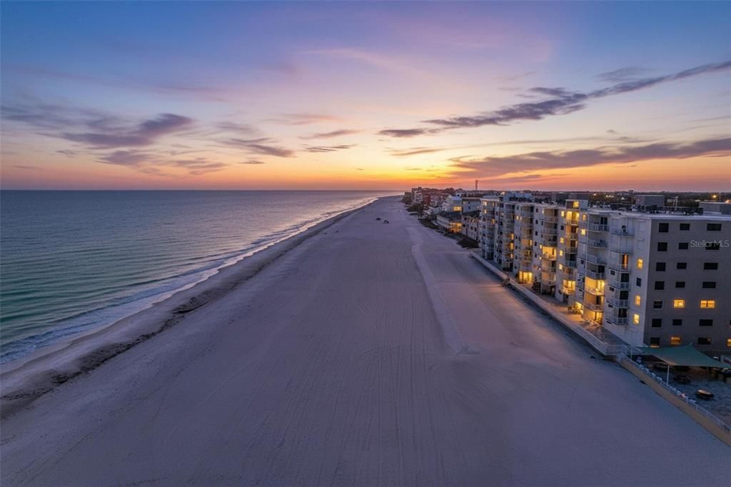 Под контрактом: $275,000 (1 спален, 1 ванн, 450 Квадратных фут)