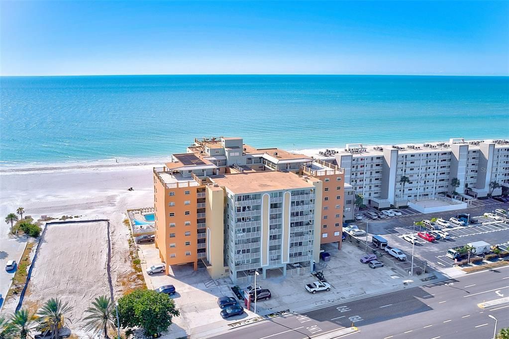 Под контрактом: $275,000 (1 спален, 1 ванн, 450 Квадратных фут)