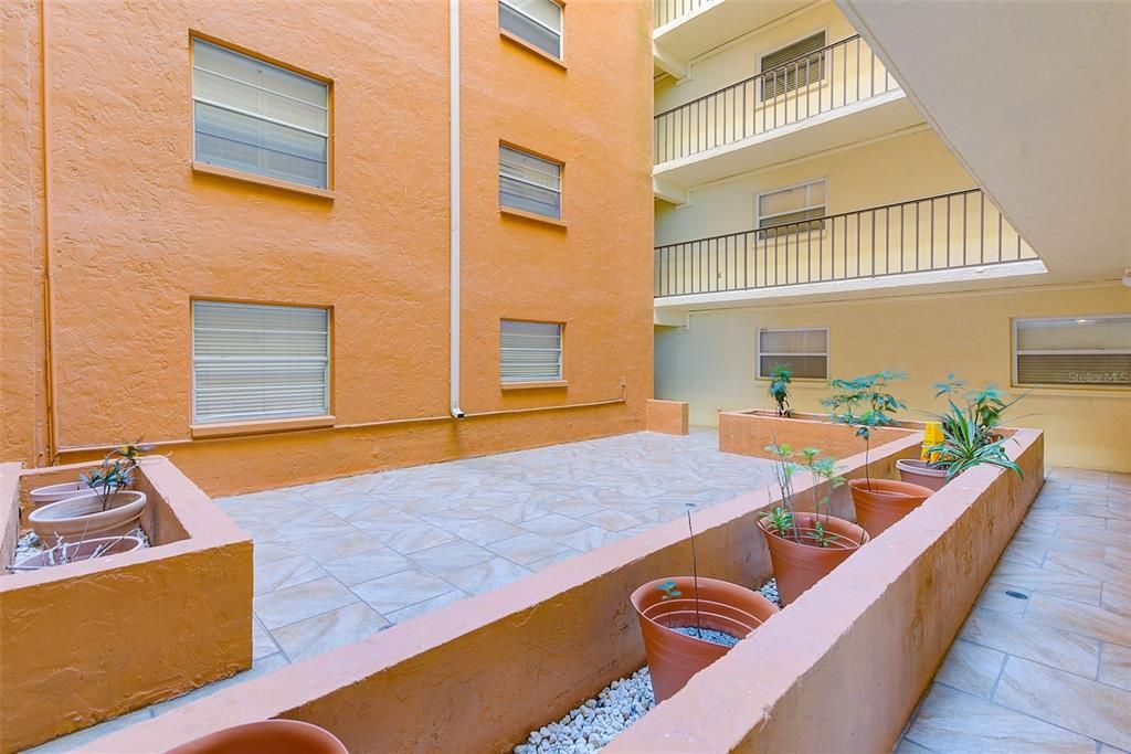 Под контрактом: $275,000 (1 спален, 1 ванн, 450 Квадратных фут)