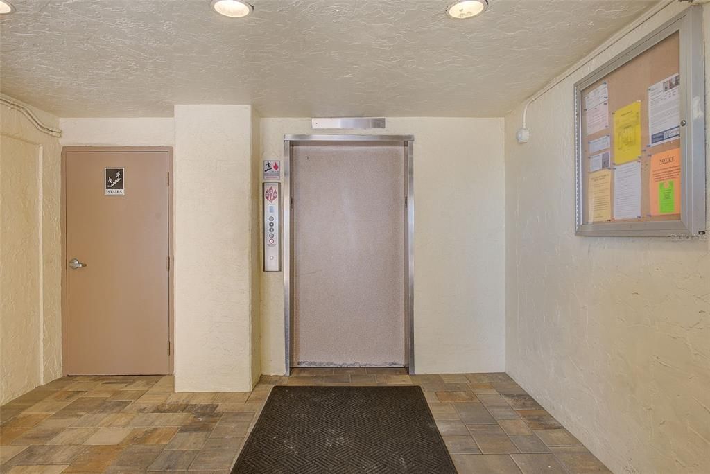 Под контрактом: $275,000 (1 спален, 1 ванн, 450 Квадратных фут)