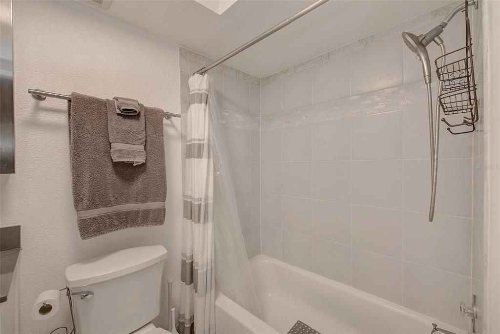 Под контрактом: $275,000 (1 спален, 1 ванн, 450 Квадратных фут)