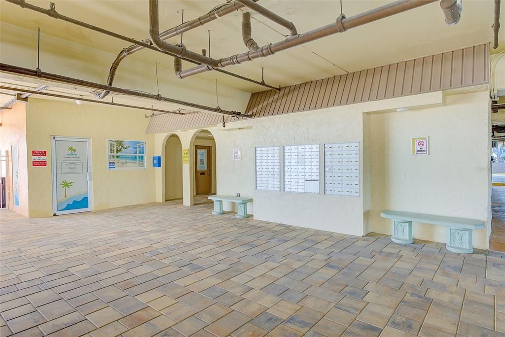 Под контрактом: $275,000 (1 спален, 1 ванн, 450 Квадратных фут)