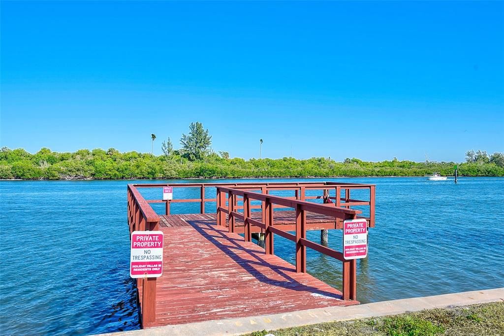 Под контрактом: $275,000 (1 спален, 1 ванн, 450 Квадратных фут)