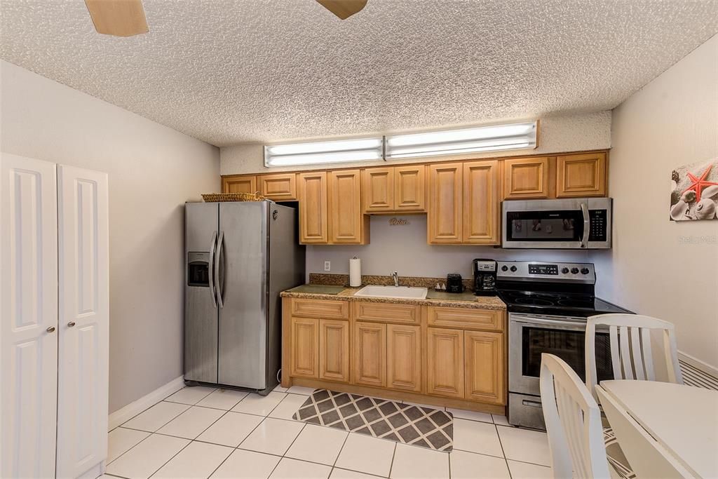 Под контрактом: $275,000 (1 спален, 1 ванн, 450 Квадратных фут)