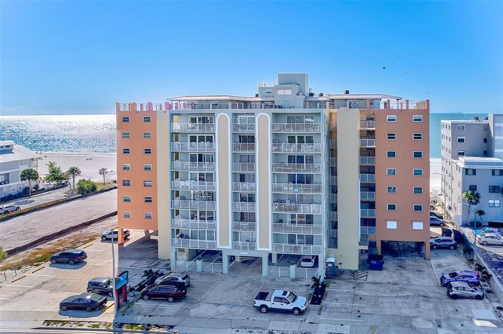 Под контрактом: $275,000 (1 спален, 1 ванн, 450 Квадратных фут)