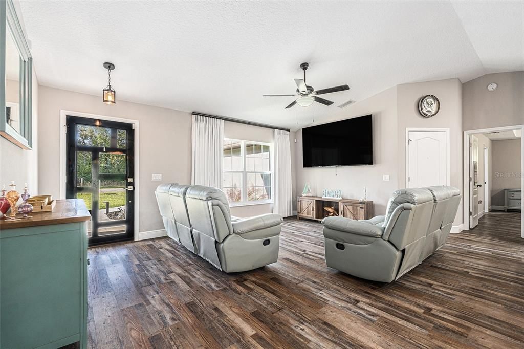 待售: $320,000 (3 贝兹, 2 浴室, 1767 平方英尺)