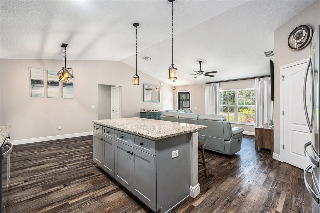 待售: $320,000 (3 贝兹, 2 浴室, 1767 平方英尺)