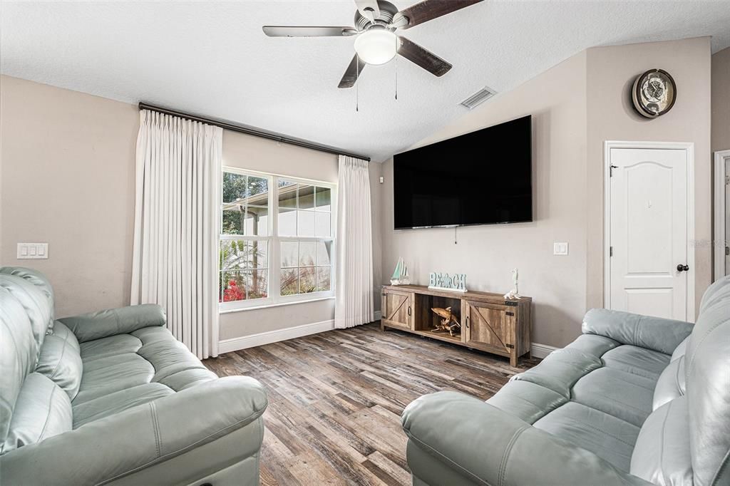 待售: $320,000 (3 贝兹, 2 浴室, 1767 平方英尺)