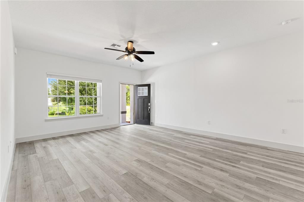 Active With Contract: $294,900 (4 beds, 2 baths, 1679 Square Feet)