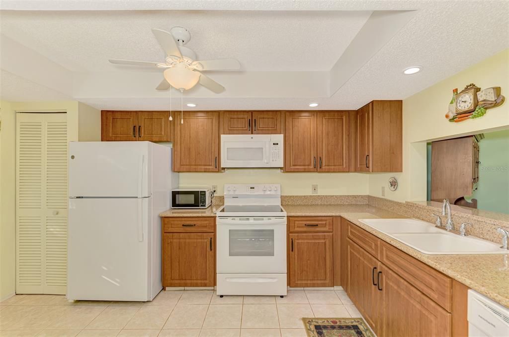 Activo con contrato: $184,000 (2 camas, 2 baños, 1112 Pies cuadrados)