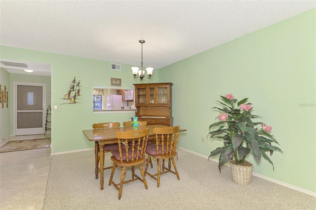 Activo con contrato: $184,000 (2 camas, 2 baños, 1112 Pies cuadrados)