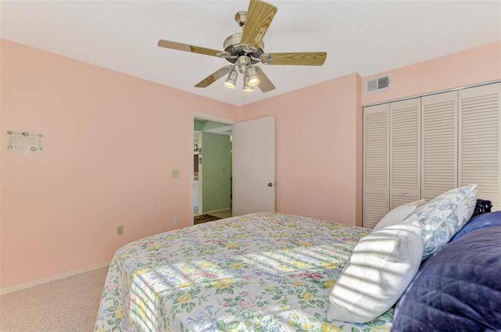 Activo con contrato: $184,000 (2 camas, 2 baños, 1112 Pies cuadrados)