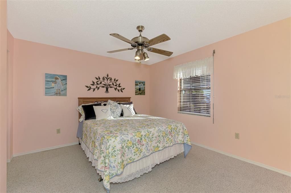 Activo con contrato: $184,000 (2 camas, 2 baños, 1112 Pies cuadrados)