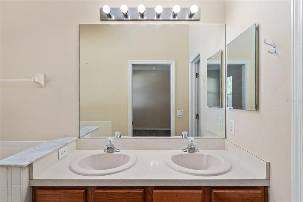 待售: $299,900 (3 贝兹, 2 浴室, 1419 平方英尺)