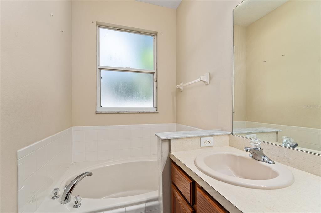 待售: $299,900 (3 贝兹, 2 浴室, 1419 平方英尺)