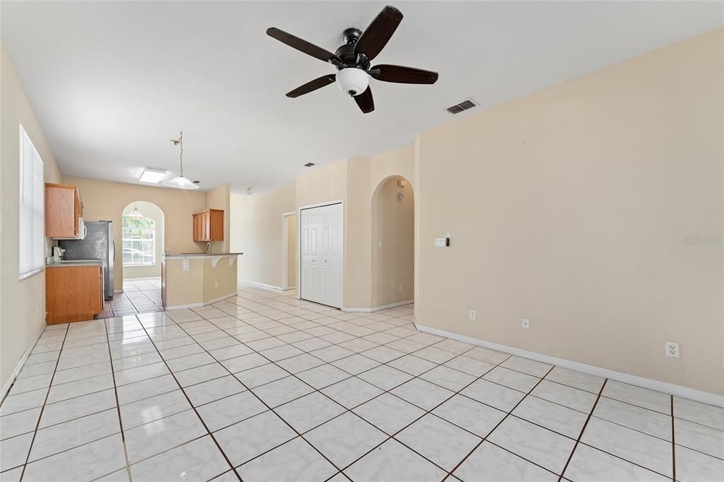 待售: $299,900 (3 贝兹, 2 浴室, 1419 平方英尺)