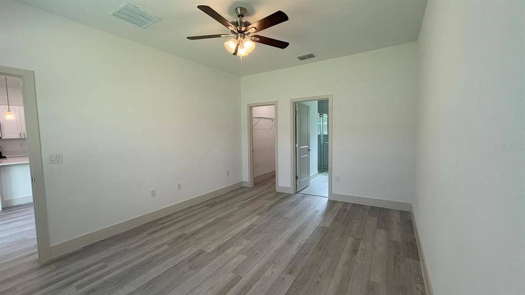 For Sale: $284,900 (4 beds, 2 baths, 1551 Square Feet)