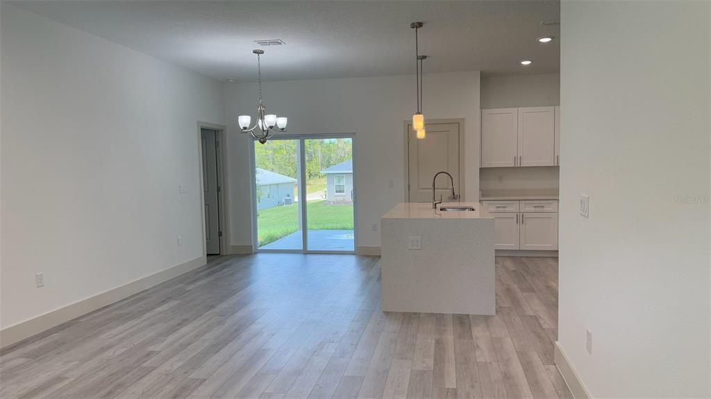 For Sale: $284,900 (4 beds, 2 baths, 1551 Square Feet)