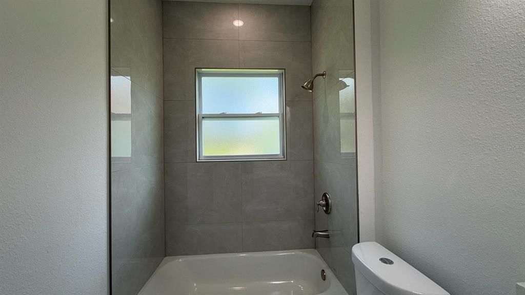 For Sale: $284,900 (4 beds, 2 baths, 1551 Square Feet)